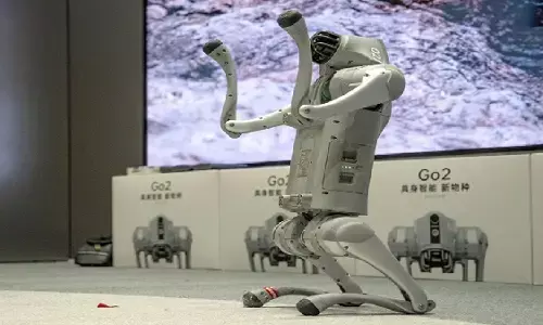 Galgotias University Robot: रोबोट विवाद के बाद गलगोटिया यूनिवर्सिटी पर एक्शन, AI समिट से बाहर किया गया
