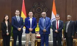 उपराष्ट्रपति सीपी राधाकृष्णन ने बोलीविया के उपराष्ट्रपति से की मुलाकात, संबंधों को मजबूत करने पर हुई चर्चा उपराष्ट्रपति सीपी राधाकृष्णन ने बोलीविया के उपराष्ट्रपति से की मुलाकात, संबंधों को मजबूत करने पर हुई चर्चा