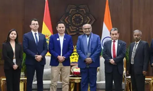 उपराष्ट्रपति सीपी राधाकृष्णन ने बोलीविया के उपराष्ट्रपति से की मुलाकात, संबंधों को मजबूत करने पर हुई चर्चा उपराष्ट्रपति सीपी राधाकृष्णन ने बोलीविया के उपराष्ट्रपति से की मुलाकात, संबंधों को मजबूत करने पर हुई चर्चा