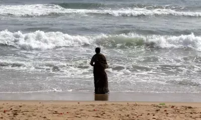 दक्षिण तमिलनाडु में आज भारी बारिश की चेतावनी, मौसम विभाग ने मछुआरों को समुद्र में न जाने की दी सलाह दक्षिण तमिलनाडु में आज भारी बारिश की चेतावनी, मौसम विभाग ने मछुआरों को समुद्र में न जाने की दी सलाह