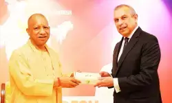 सिंगापुर दौरे पर सीएम योगी: वैश्विक निवेशकों से मुलाकात, यूपी में दीर्घकालिक साझेदारी पर जोर