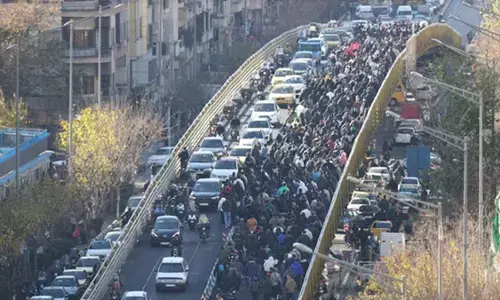 ईरान के विश्वविद्यालयों में दूसरे दिन भी सरकार विरोधी प्रदर्शन जारी, अमेरिका से तनाव के बीच बिगड़े हालात