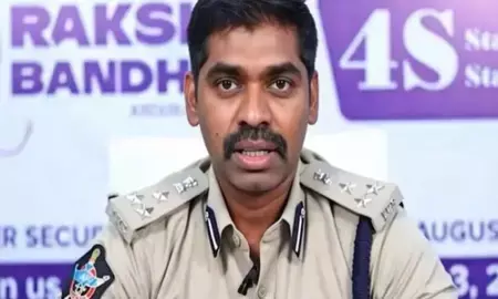 आंध्र प्रदेश की पुलिस बिना वारंट के आईपीएस अधिकारी को गिरफ्तार करने आई पटना, अदालत ने जताई नाराजगी आंध्र प्रदेश की पुलिस बिना वारंट के आईपीएस अधिकारी को गिरफ्तार करने आई पटना, अदालत ने जताई नाराजगी