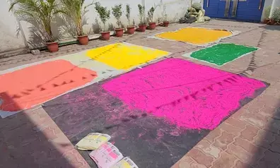 भागलपुर में खुशबूदार होली : सेल्फ हेल्प ग्रुप की महिलाओं ने तैयार किया अरोमाथेरेपी वाला हर्बल गुलाल भागलपुर में खुशबूदार होली : सेल्फ हेल्प ग्रुप की महिलाओं ने तैयार किया अरोमाथेरेपी वाला हर्बल गुलाल