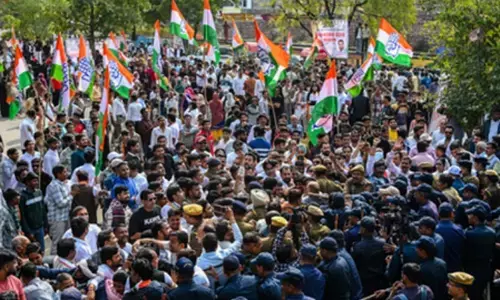 राजस्थान विधानसभा में हंगामा – बीकानेर रेप-मर्डर केस पर कांग्रेस का वॉकआउट राजस्थान विधानसभा में हंगामा – बीकानेर रेप-मर्डर केस पर कांग्रेस का वॉकआउट