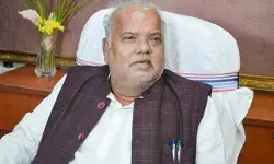 बिहार में ग्रामीण क्षेत्रों के 447 हाट और 278 बाजार विकसित करने की तैयारी में जुटी सरकार बिहार में ग्रामीण क्षेत्रों के 447 हाट और 278 बाजार विकसित करने की तैयारी में जुटी सरकार