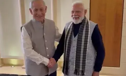 भारतीय अंदाज़ में नेतन्याहू, डिनर पर मोदी को दिया सरप्राइज़