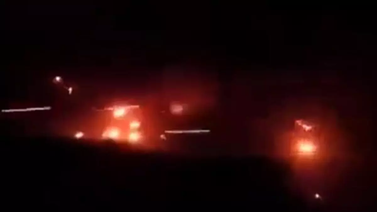 अफगानिस्तान ने पाकिस्तान पर किया भीषण हमला, 17 पाकिस्तानी चौकियों पर किया कब्जा, 40 सैनिक मारे अफगानिस्तान ने पाकिस्तान पर किया भीषण हमला, 17 पाकिस्तानी चौकियों पर किया कब्जा, 40 सैनिक मारे