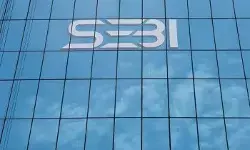 सेबी का ब्रोकर्स, पोर्टफोलियो मैनेजर्स और म्यूचुअल फंड्स को सख्त निर्देश, सोशल मीडिया पर पंजीकरण की स्पष्ट जानकारी दें