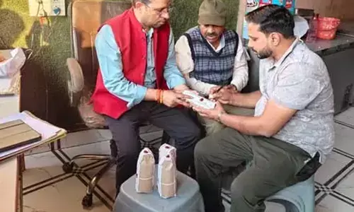 होली से पहले खाद्य विभाग की सख्ती, गौतमबुद्ध नगर में 8 खाद्य पदार्थों के लिए गए नमूने