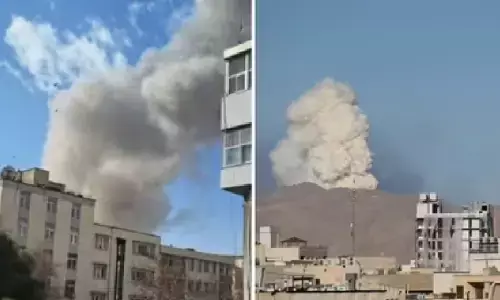 ईरान पर इजरायल का हमला, भारतीयों को दूतावास ने किया अलर्ट, 24x7 हेल्पलाइन जारी ईरान पर इजरायल का हमला, भारतीयों को दूतावास ने किया अलर्ट, 24x7 हेल्पलाइन जारी