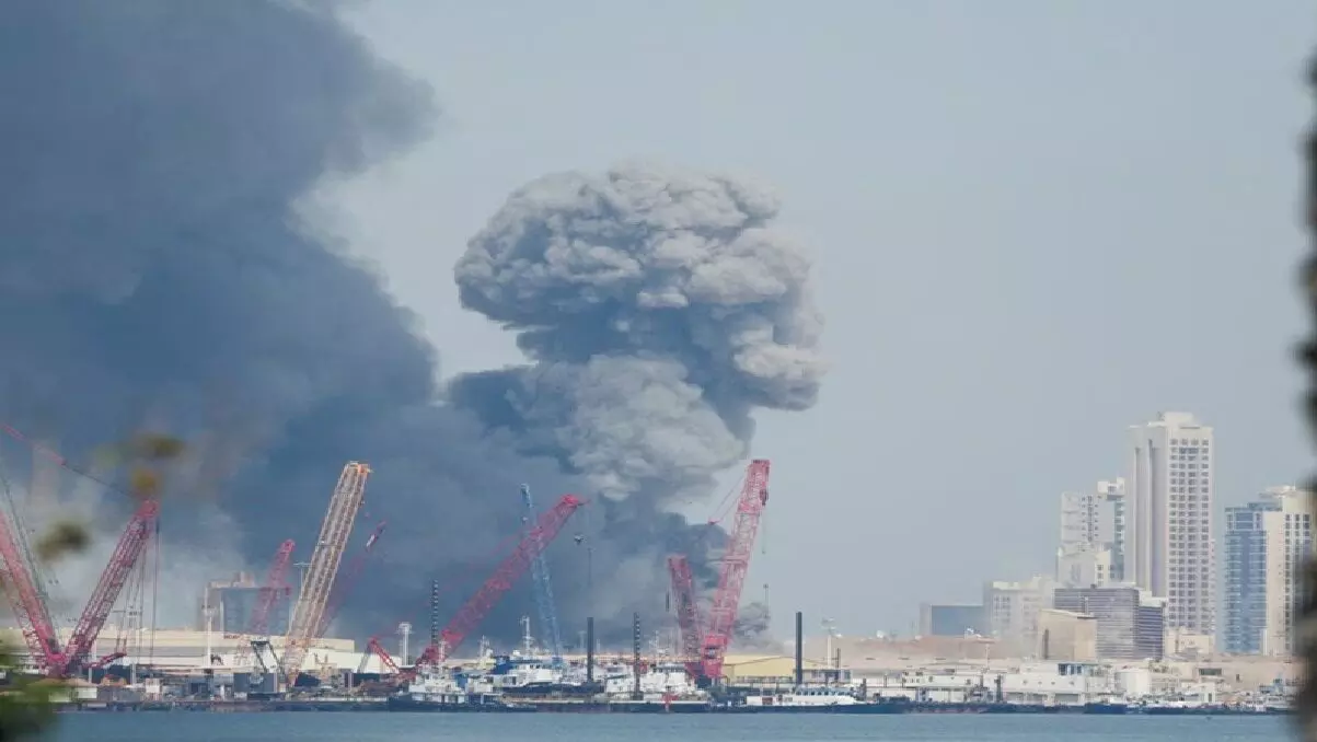 ईरान ने शुरू किए अमेरिकी सैन्य अड्डों पर हमले, कतर से लेकर अबू धाबी पर पर बरसाईं मिसाइले ईरान ने शुरू किए अमेरिकी सैन्य अड्डों पर हमले, कतर से लेकर अबू धाबी पर पर बरसाईं मिसाइले