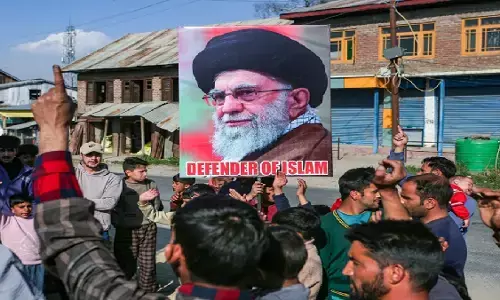 खामेनेई की मौत के बाद भारत तक पहुंच गई प्रदर्शन की आग, कश्मीर में सड़कों पर उतरे लोग