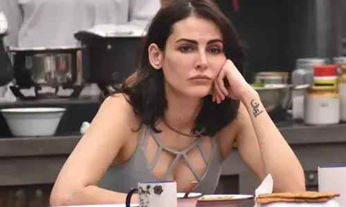 ईरान पर हमलों के बाद भावुक हुईं मंदाना करीमी, सोशल मीडिया पर साझा किया दर्द