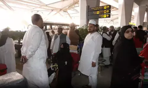 कराची हिंसा का असर, दिल्ली एयरपोर्ट पर उड़ानें ठप