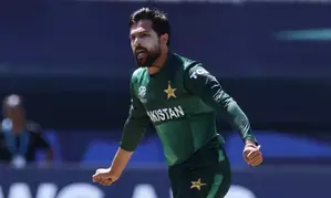 अपनी टीम पर ध्यान दो, भारतीय टीम के सेमीफाइनल में पहुंचते ही फैंस ने पाकिस्तानी मोहम्मद आमिर को किया ट्रोल