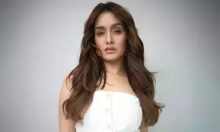 फेसबुक पर एक तस्वीर ने खोला बॉलीवुड का दरवाजा और बदल दी श्रद्धा कपूर की जिंदगी फेसबुक पर एक तस्वीर ने खोला बॉलीवुड का दरवाजा और बदल दी श्रद्धा कपूर की जिंदगी