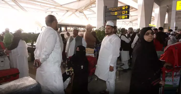 कराची हिंसा का असर, दिल्ली एयरपोर्ट पर उड़ानें ठप कराची हिंसा का असर, दिल्ली एयरपोर्ट पर उड़ानें ठप