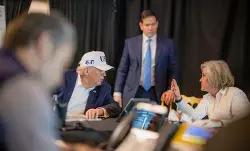 ईरान में अमेरिकी सैनिकों की तैनाती पर ट्रंप का बड़ा बयान ईरान में अमेरिकी सैनिकों की तैनाती पर ट्रंप का बड़ा बयान