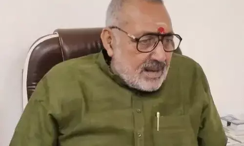 गिरिराज सिंह का हमला: “राजद बनी प्राइवेट लिमिटेड कंपनी”