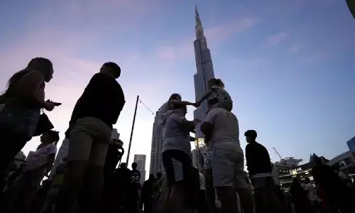 यूपी से प्री-वेडिंग फोटोशूट के लिए गए थे दुबई, बुर्ज खलीफा के पास फंसे दूल्हा-दुल्हन समेत 5 लोग; PM मोदी से लगाई गुहार