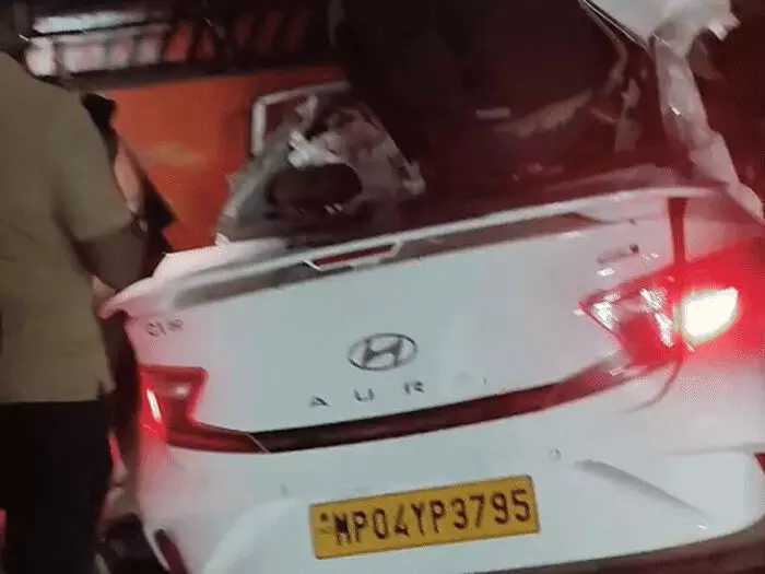 बैतूल में भीषण हादसा: क्रेन से टकराई कार, तीन की मौत