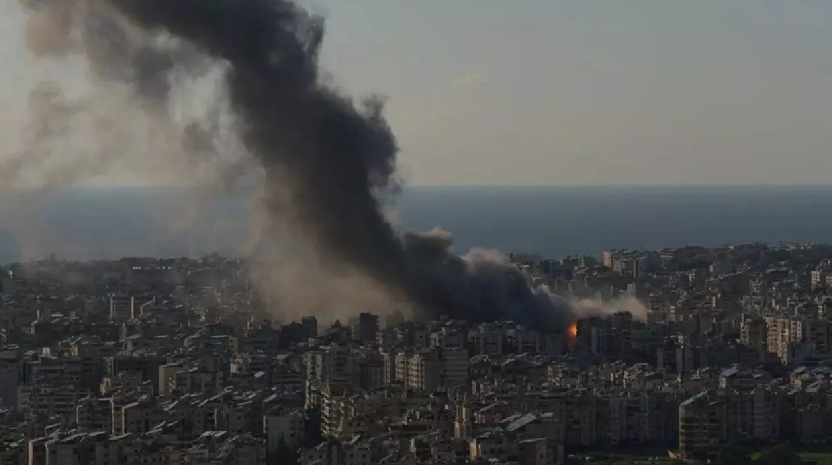 ईरान के भीषण पलटवार से सुलग रहा मिडिल ईस्ट, अमेरिका ने अपने नागरिकों को 12 से ज्यादा देश छोड़ने का दिया निर्देश