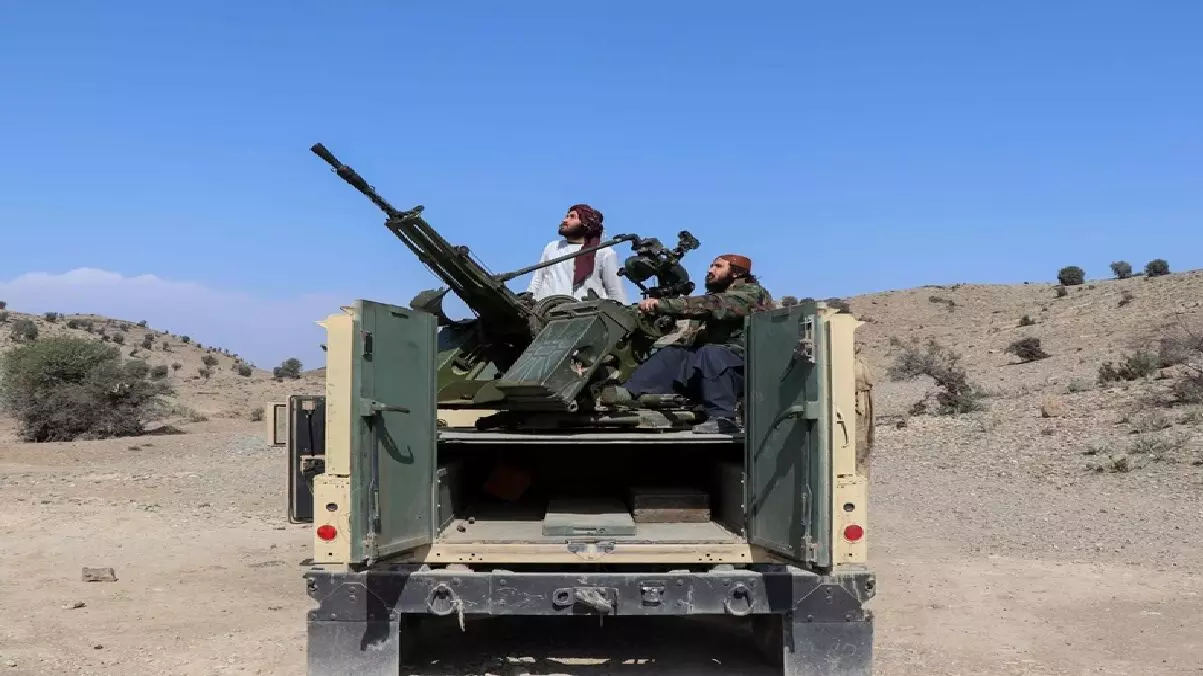 पाकिस्तान में घुस गए तालिबानी लड़ाके, डूरंड लाइन पार कर चौकियों पर किया कब्जा