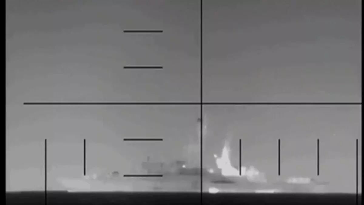 भारत से लौट रहे ईरानी जहाज पर अमेरिकी हमले में 87 लोग मारे गए, श्रीलंका के समुद्री तट के पास हुई घटना भारत से लौट रहे ईरानी जहाज पर अमेरिकी हमले में 87 लोग मारे गए, श्रीलंका के समुद्री तट के पास हुई घटना