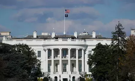 होर्मुज जलडमरू मध्य से टैंकरों को सुरक्षित निकालने के लिए एस्कॉर्ट कर सकता है अमेरिका