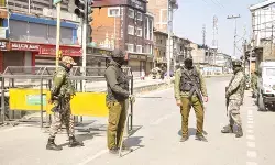 जुमे की नमाज से पहले श्रीनगर के लाल चौक इलाके में कड़े प्रतिबंध, लोगों की आवाजाही पर रोक