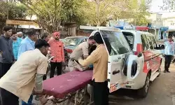 मध्य प्रदेश के गुना में भीषण सड़क हादसा : पिता-पुत्र समेत तीन की मौत