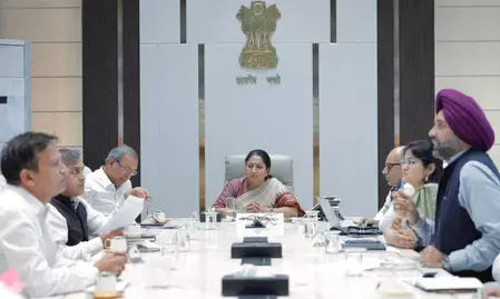 दिल्ली की मुख्यमंत्री रेखा गुप्ता ने 3,786 करोड़ रुपए की विकास परियोजनाओं की समीक्षा की