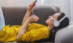 तनाव दूर कर मूड बेहतर करती है म्यूजिक थेरेपी, मेंटल हेल्थ के लिए वरदान से कम नहीं संगीत