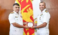 आईएनएस तरंगिणी श्रीलंका नौसेना के सी राइडर्स के साथ समुद्री प्रशिक्षण के लिए कोलंबो पहुंची