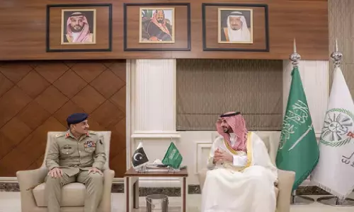 ईरान की जंग में उतरेगा पाकिस्तान? आसिम मुनीर और सऊदी रक्षा मंत्री के बीच हुई बड़ी बैठक