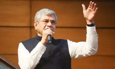 बंगाल: श्रीरामपुर में परिवर्तन यात्रा के दौरान अश्विनी वैष्णव की जनसभा, भाजपा सरकार बनाने का किया आह्वान