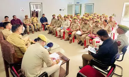 एसएसपी जोगिंदर सिंह ने दोमाना-अखनूर पुलिस अधिकारियों से मीटिंग की: सतर्कता, पेट्रोलिंग और सरप्राइज नाकों पर जोर