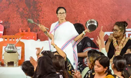 एसआईआर का उद्देश्य विधानसभा चुनावों में भाजपा की मदद करना है: ममता बनर्जी एसआईआर का उद्देश्य विधानसभा चुनावों में भाजपा की मदद करना है: ममता बनर्जी