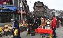कश्मीर में हालात सामान्य, पांच दिन बाद खुले बाजार