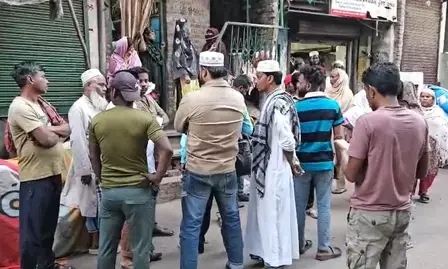 दिल्ली के सीमापुरी में युवक की चापड़ से हत्या, साथी गंभीर रूप से घायल