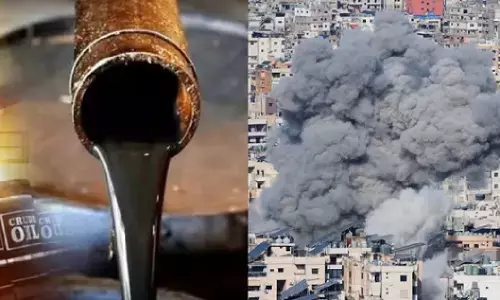 युद्ध से तेल की कीमतों में आग, कच्चे तेल की कीमत 100 डॉलर के पार, पाकिस्तान-बांग्लादेश में हाहाकार युद्ध से तेल की कीमतों में आग, कच्चे तेल की कीमत 100 डॉलर के पार, पाकिस्तान-बांग्लादेश में हाहाकार