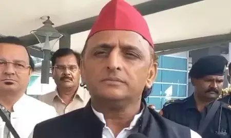 विदेश नीति गिरवी, संसद में हो बहस: अखिलेश का वार विदेश नीति गिरवी, संसद में हो बहस: अखिलेश का वार