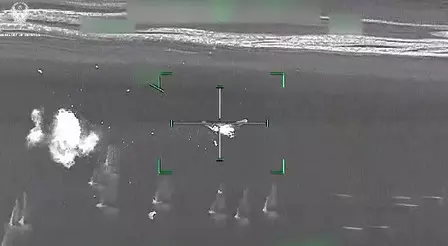 UAE Air Defense: ईरानी ड्रोन को आसमान में किया ध्वस्त UAE Air Defense: ईरानी ड्रोन को आसमान में किया ध्वस्त