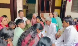 किसान की बेटी की शादी में पहुंचे राहुल गांधी, दुल्हन को दिया आशीर्वाद; परिवार के साथ बैठकर चूरमा-जलेबी और मिस्सी रोटी का लिया स्वाद किसान की बेटी की शादी में पहुंचे राहुल गांधी, दुल्हन को दिया आशीर्वाद; परिवार के साथ बैठकर चूरमा-जलेबी और मिस्सी रोटी का लिया स्वाद