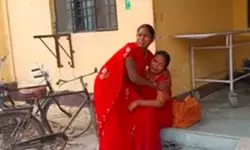 UP News: मधुमक्खियों के हमले में श्रद्धालु की मौत, कई लोग घायल; औघड़ बाबा में मेला देखने आए थे