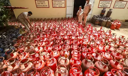 एलपीजी उत्‍पादन को प्राथमिकता, केंद्र ने घरेलू और नॉन-डोमेस्टिक सेक्टर के लिए नए ऑर्डर जारी किए