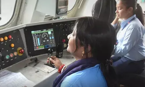 महिला दिवस पर खास पहल, गुंटूर-रायगडा एक्सप्रेस सिर्फ महिलाओं ने चलाई