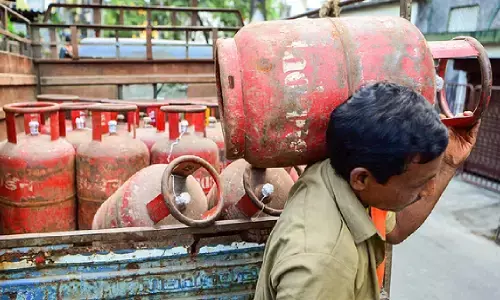 LPG संकट पर पीएम मोदी की अपील, गृह मंत्रालय ने बनाए कंट्रोल रूम; जिले-जिले में प्रशासन अलर्ट