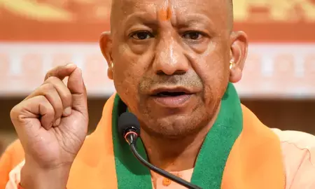 त्योहारों और पुलिस भर्ती परीक्षा के दृष्टिगत सीएम योगी सख्त, कानून व्यवस्था पर विशेष सतर्कता के निर्देश